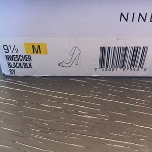 Gently used pair of Nine West “nwescher” shoes
